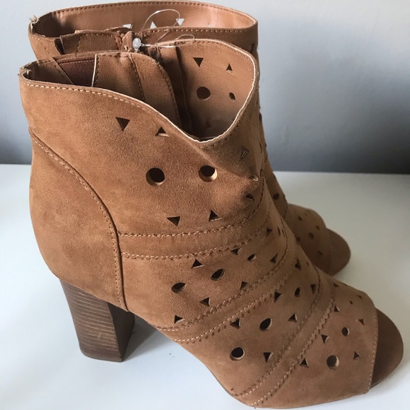 Heels - Picture 5 of 7